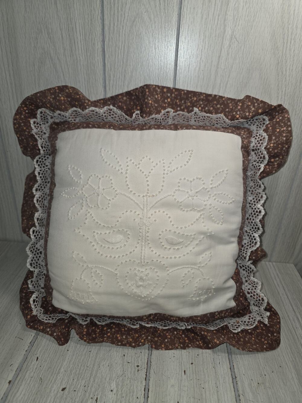Vtg Handmade Floral Candlewicking Pillow Lace Trim Ditsy Floral Back Heritage